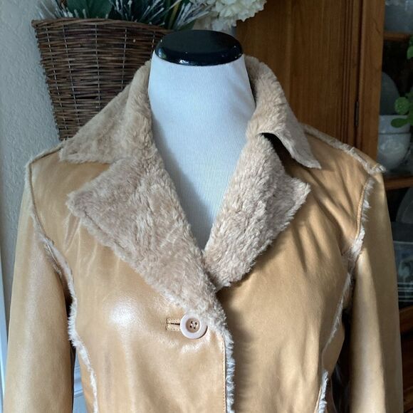 Vintage Guess Genuine Leather Faux Fur Three Button Jacket Size Medium - Picture 1 of 15